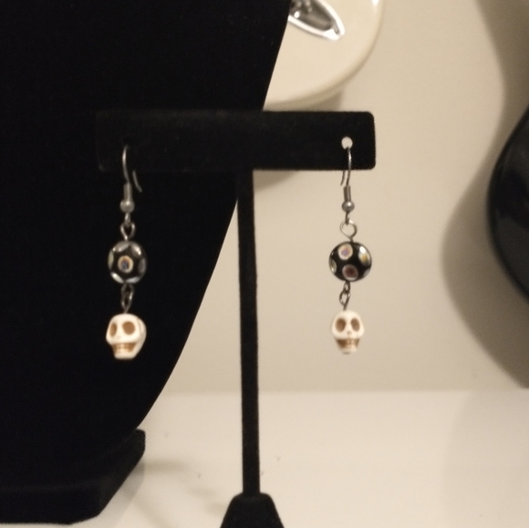 Earrings - Picture 3 of 5